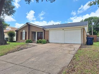 1113 Crest Park Drive, Garland, TX 75042