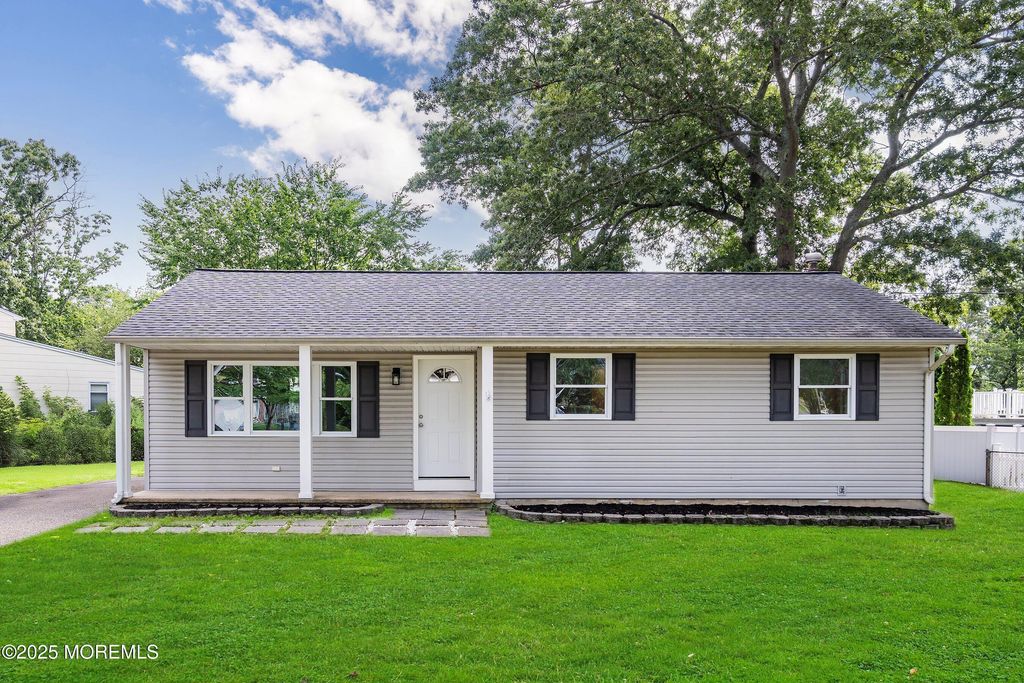 585 Fawn Drive, Toms River, NJ 08753