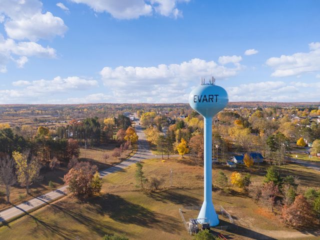 8600 7 Mile Road, Evart, MI 49631