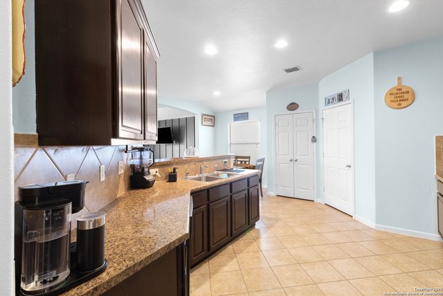 4719 Badland Beacon, Converse, TX 78109