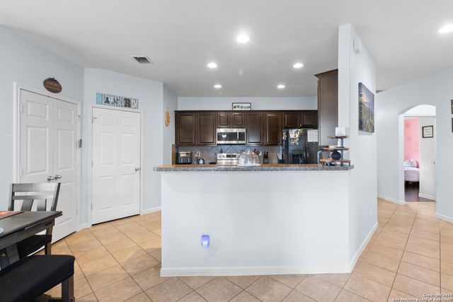 4719 Badland Beacon, Converse, TX 78109