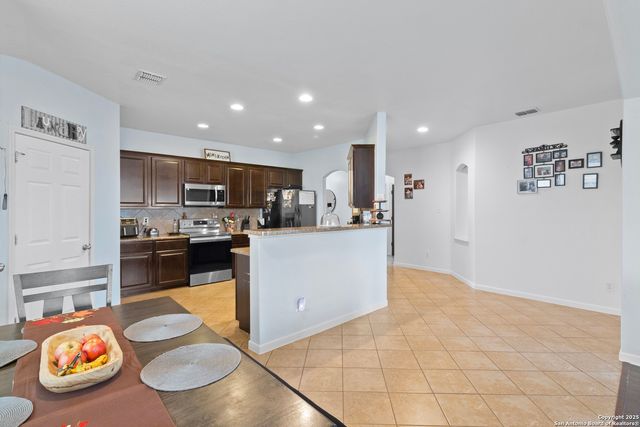 4719 Badland Beacon, Converse, TX 78109