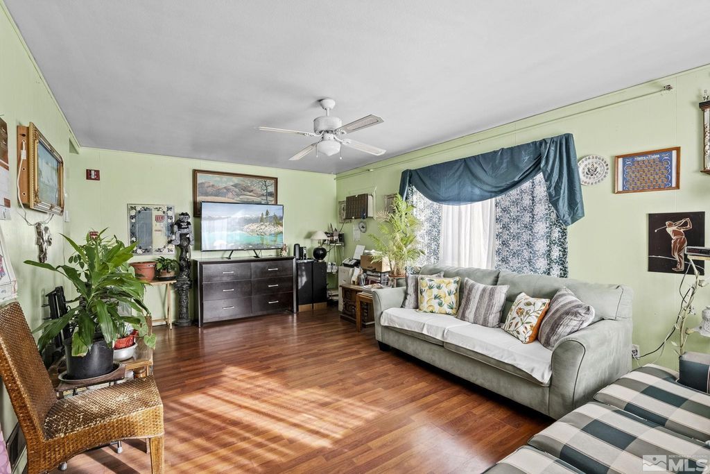 1885 Castle Way, Reno, NV 89512