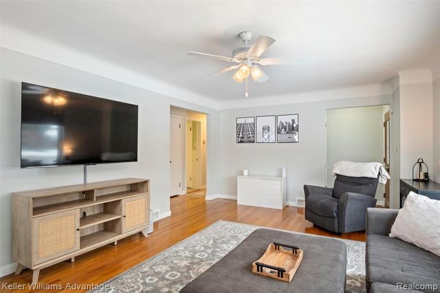 26709 5 Mile Road, Redford, MI 48239