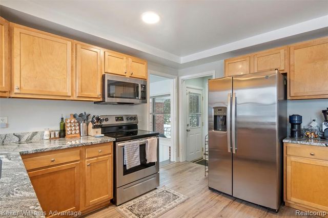 26709 5 Mile Road, Redford, MI 48239