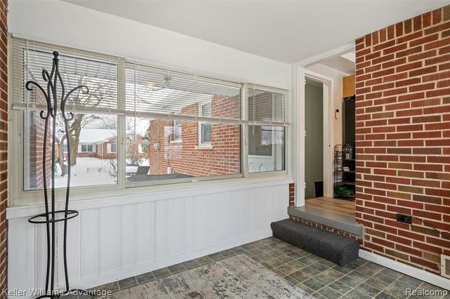 26709 5 Mile Road, Redford, MI 48239