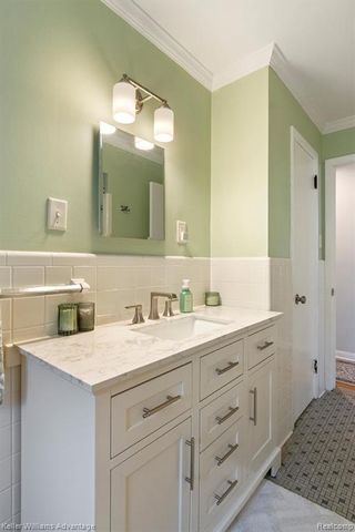 26709 5 Mile Road, Redford, MI 48239