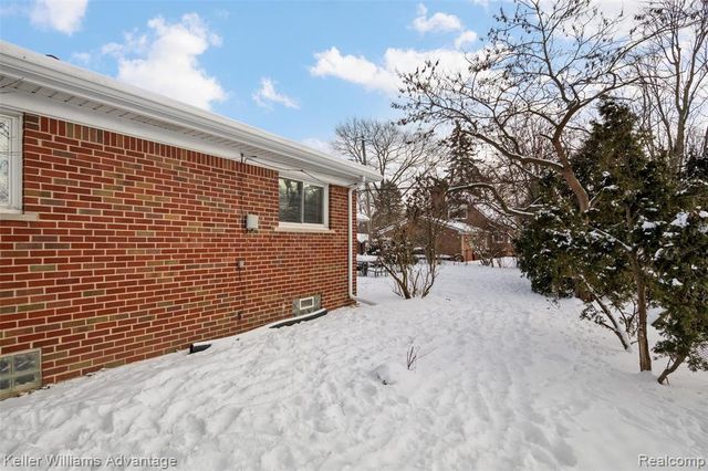 26709 5 Mile Road, Redford, MI 48239