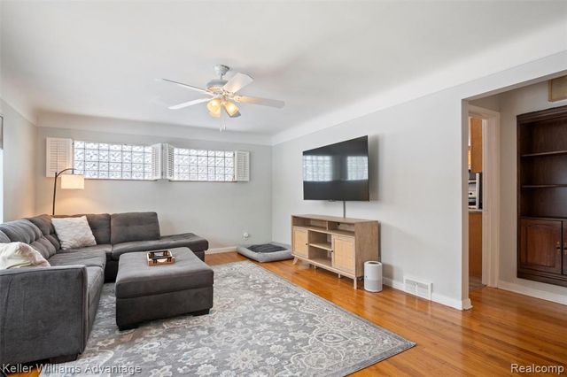 26709 5 Mile Road, Redford, MI 48239