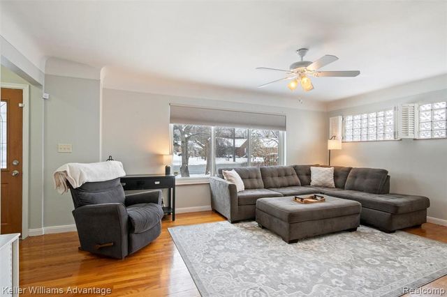 26709 5 Mile Road, Redford, MI 48239