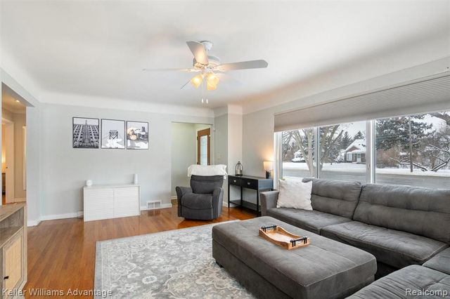 26709 5 Mile Road, Redford, MI 48239