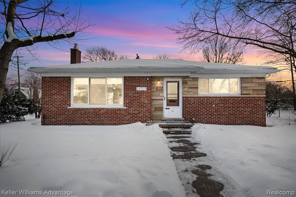 26709 5 Mile Road, Redford, MI 48239