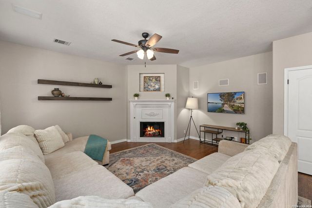 4513 Horseshoe Cv, Schertz, TX 78154