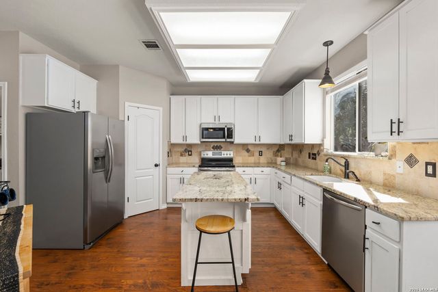 4513 Horseshoe Cv, Schertz, TX 78154