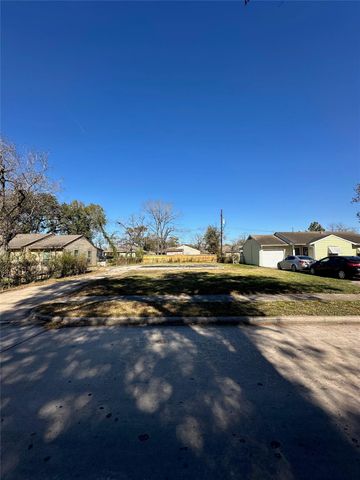 3919 Zephyr Street, Houston, TX 77021