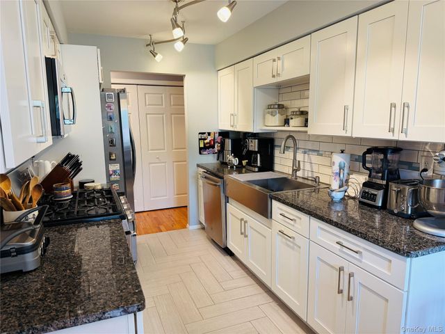 8 E Lawrence Park Drive 9, Piermont, NY 10968
