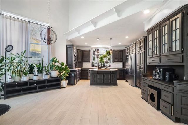 5929 N Mattox Road, Kansas City, MO 64151