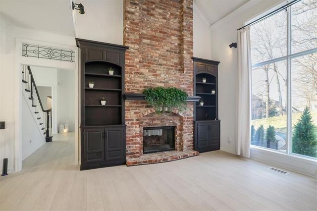 5929 N Mattox Road, Kansas City, MO 64151