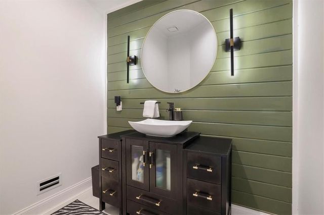 5929 N Mattox Road, Kansas City, MO 64151