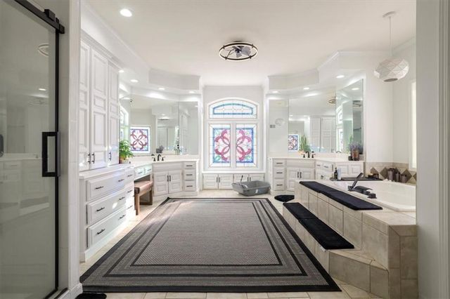 5929 N Mattox Road, Kansas City, MO 64151