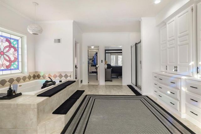 5929 N Mattox Road, Kansas City, MO 64151