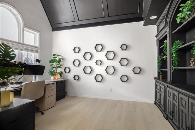 5929 N Mattox Road, Kansas City, MO 64151