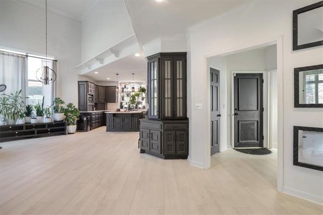 5929 N Mattox Road, Kansas City, MO 64151