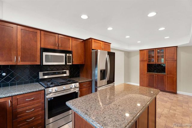 32930 Coventry Place, Warren, MI 48093