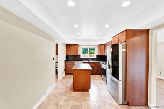 32930 Coventry Place, Warren, MI 48093