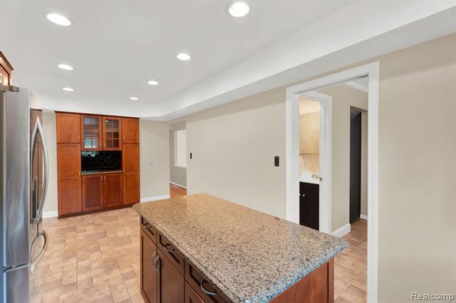 32930 Coventry Place, Warren, MI 48093