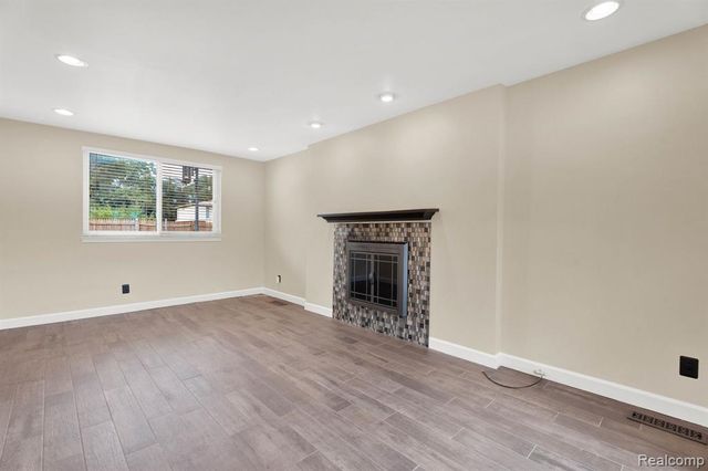 32930 Coventry Place, Warren, MI 48093