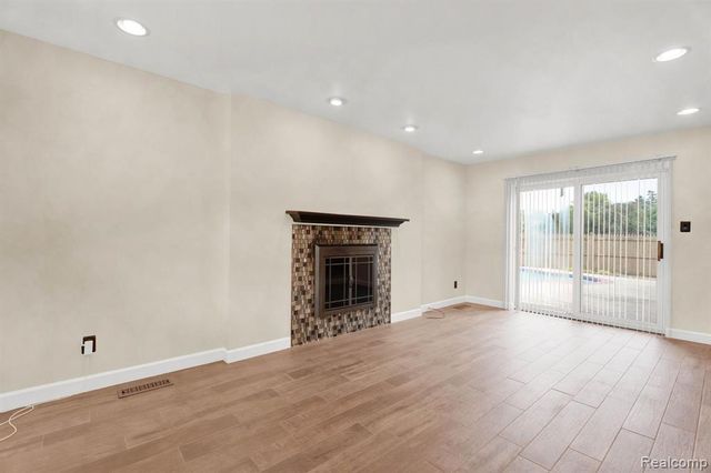 32930 Coventry Place, Warren, MI 48093