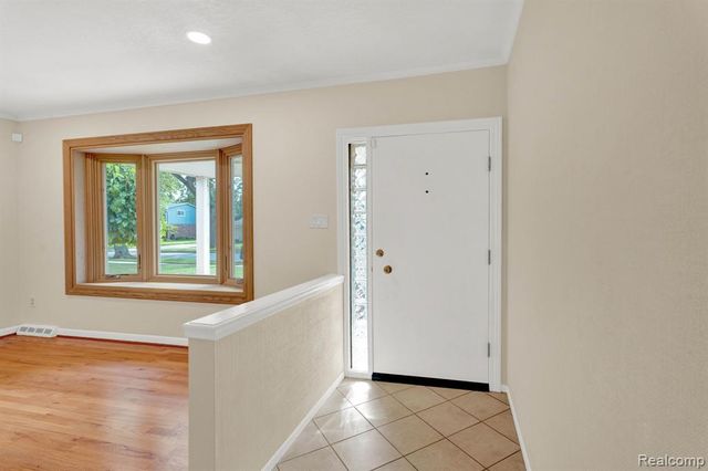 32930 Coventry Place, Warren, MI 48093