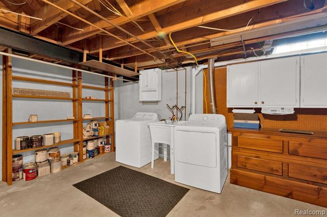 32930 Coventry Place, Warren, MI 48093