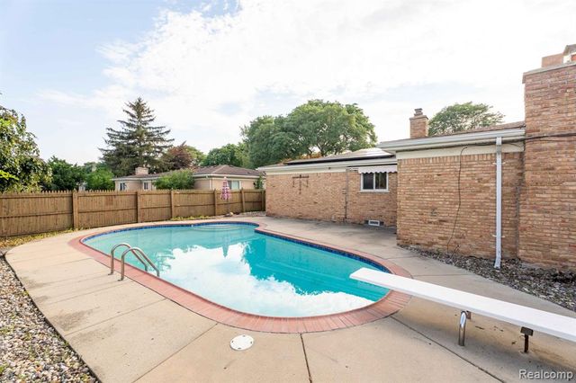 32930 Coventry Place, Warren, MI 48093