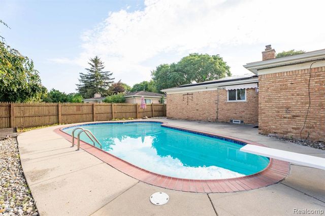 32930 Coventry Place, Warren, MI 48093