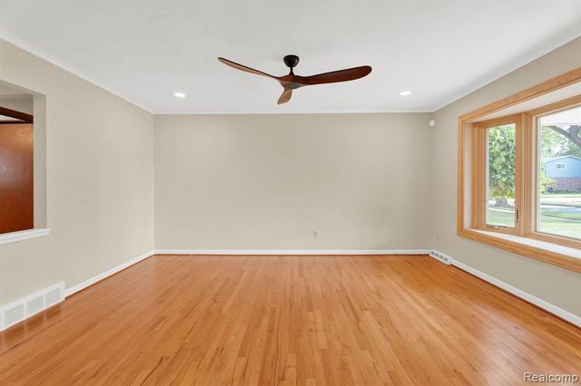 32930 Coventry Place, Warren, MI 48093