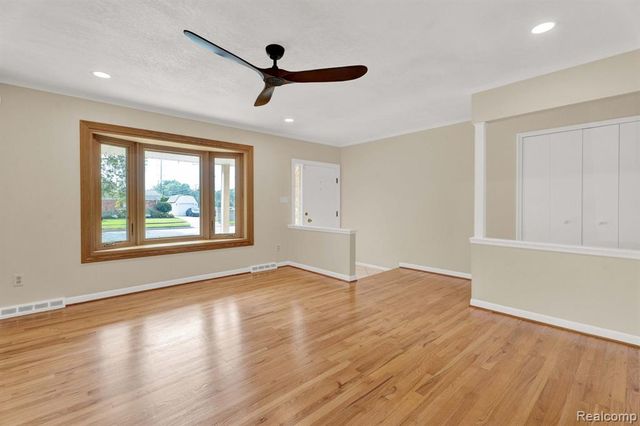 32930 Coventry Place, Warren, MI 48093