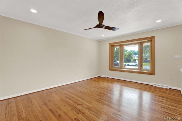 32930 Coventry Place, Warren, MI 48093