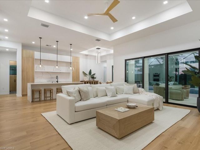 424 Shady Hollow BLVD W, Naples, FL 34120