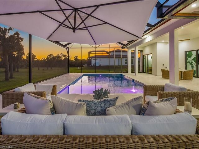 424 Shady Hollow BLVD W, Naples, FL 34120