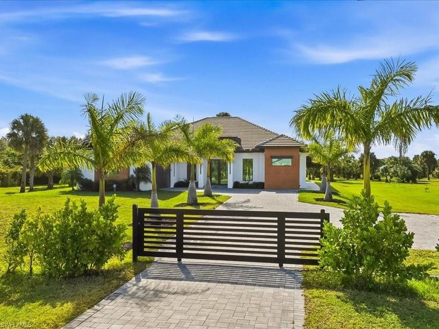 424 Shady Hollow BLVD W, Naples, FL 34120