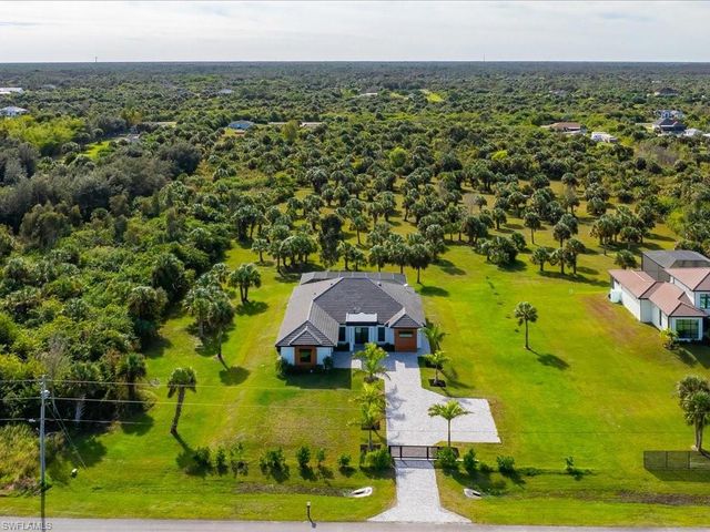 424 Shady Hollow BLVD W, Naples, FL 34120