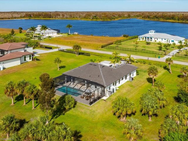 424 Shady Hollow BLVD W, Naples, FL 34120