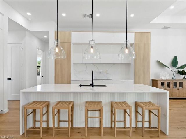 424 Shady Hollow BLVD W, Naples, FL 34120