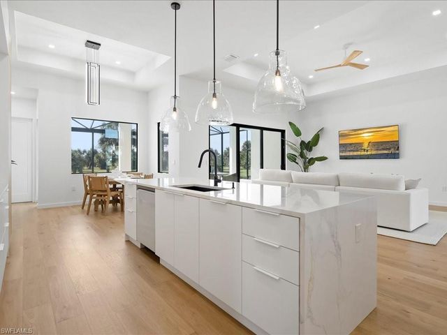 424 Shady Hollow BLVD W, Naples, FL 34120