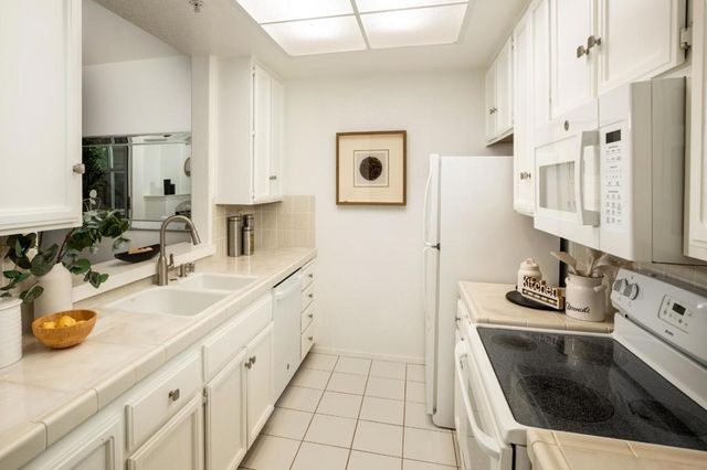 426 Hillwood Court 303, Mountain View, CA 94040