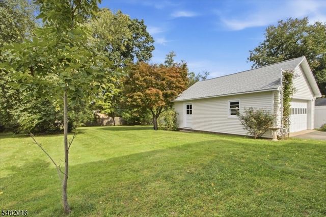 16 Sandra Ln, Randolph Twp., NJ 07869