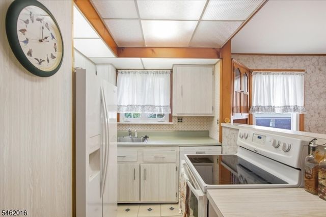 16 Sandra Ln, Randolph Twp., NJ 07869