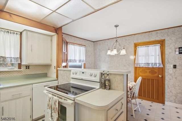 16 Sandra Ln, Randolph Twp., NJ 07869